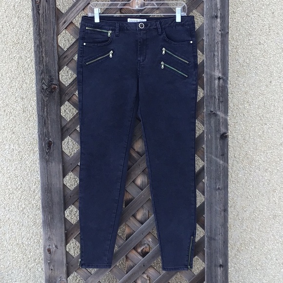 Zara Denim - Zara Basic denim zippers on front & ankle. Skinny